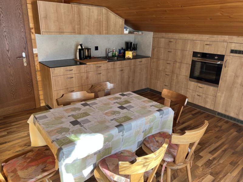 ザース・グルント Haus Weideli, Dammstrasse 7ヴィラ エクステリア 写真