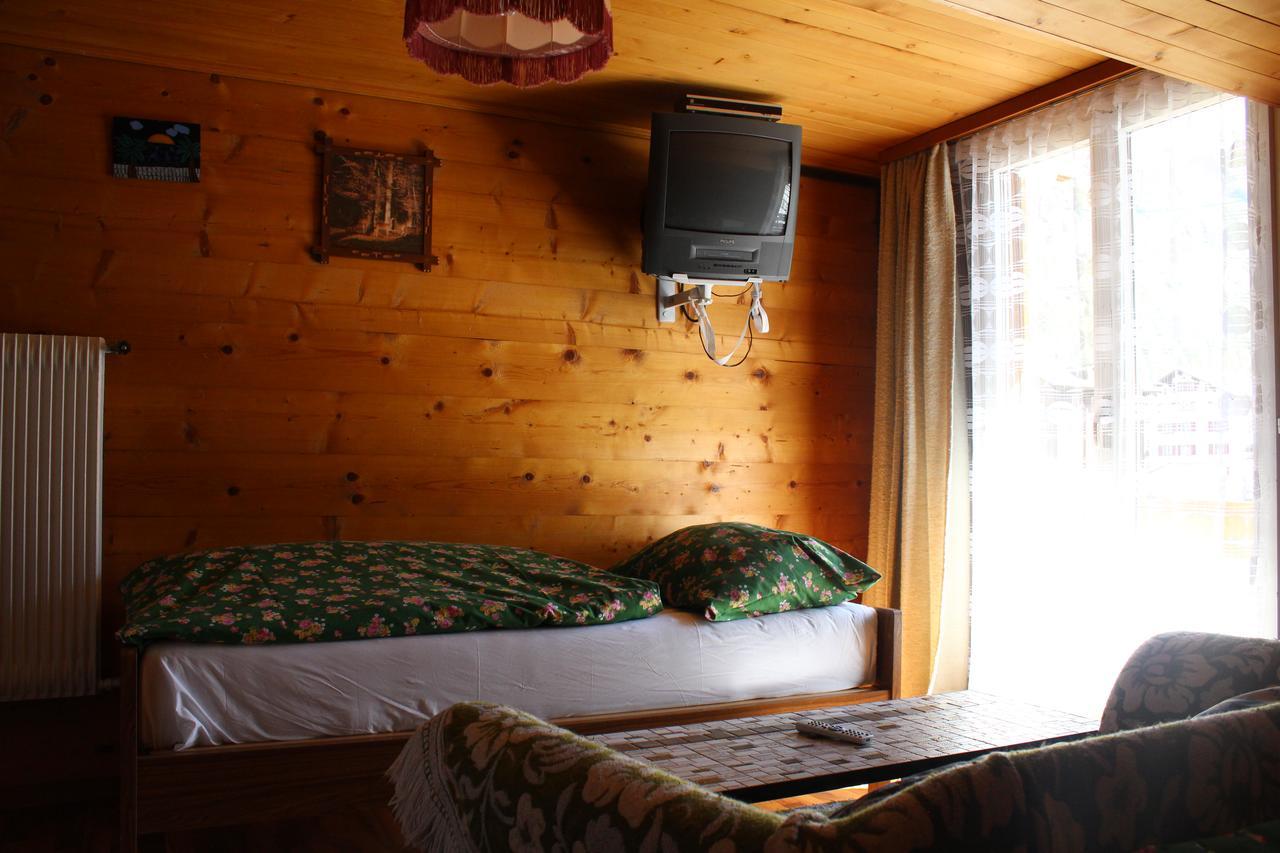 ザース・グルント Haus Weideli, Dammstrasse 7ヴィラ エクステリア 写真